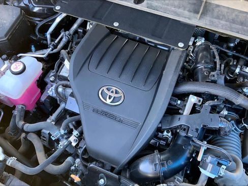 Used 2024 Toyota Highlander Platinum image 33