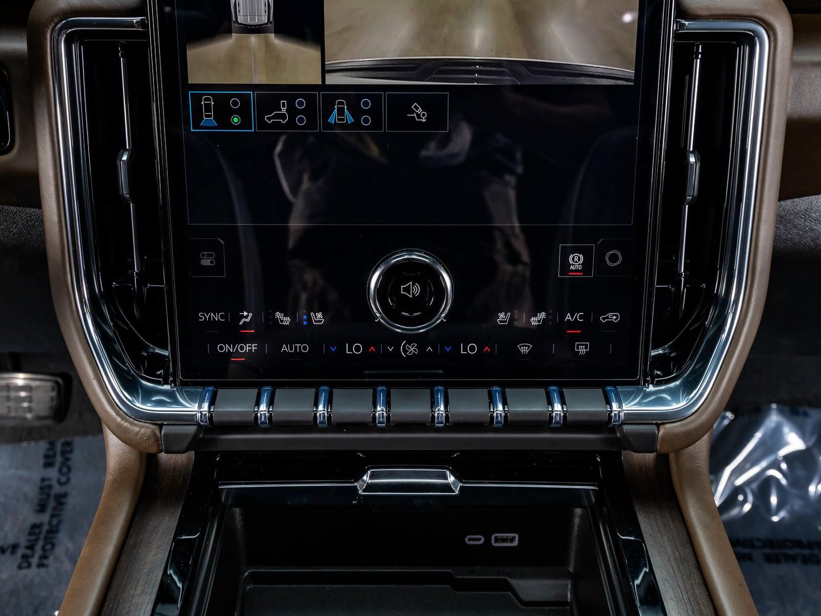 Used 2026 GMC Yukon Denali Ultimate w/ LPO, Floor Liner Package AWD/4WD image 27