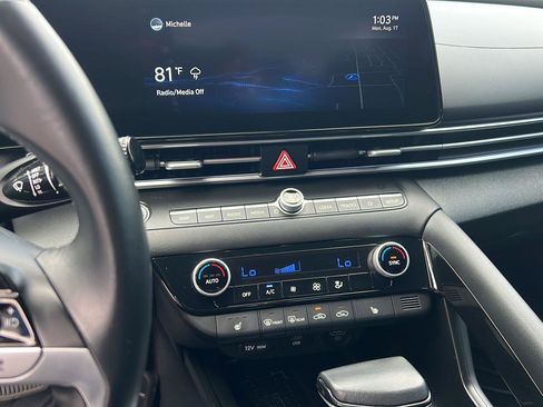 Certified 2022 Hyundai Elantra Limited FWD image 11