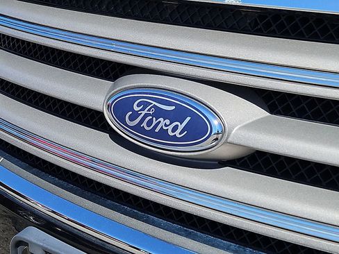 Used 2018 Ford Taurus SE FWD image 34
