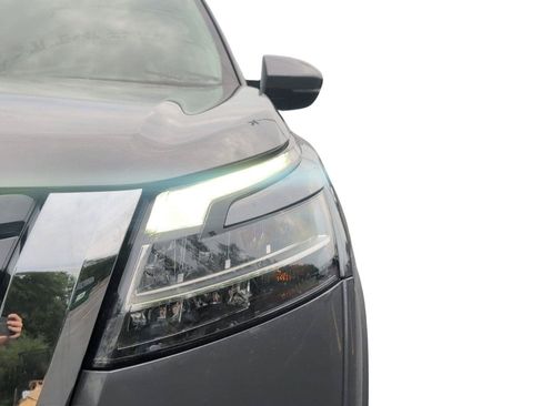 Used 2022 Nissan Pathfinder SV FWD image 12