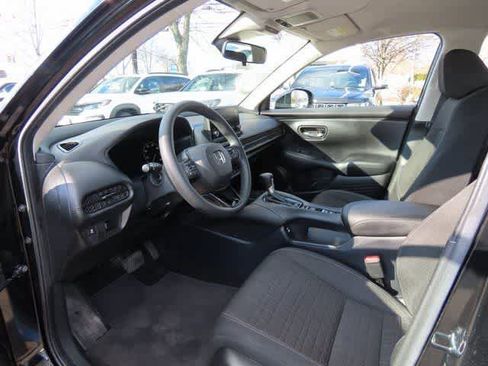 Certified 2023 Honda HR-V LX image 2