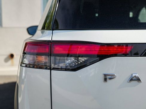 Used 2022 Nissan Pathfinder SL image 7