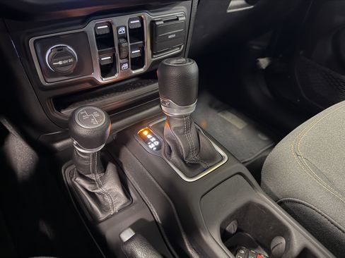 Used 2025 Jeep Wrangler Unlimited Sahara w/ Safety Group AWD/4WD image 12