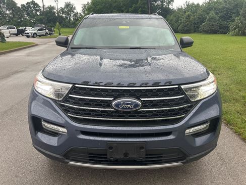 Used 2021 Ford Explorer XLT w/ Equipment Group 202A AWD/4WD image 2