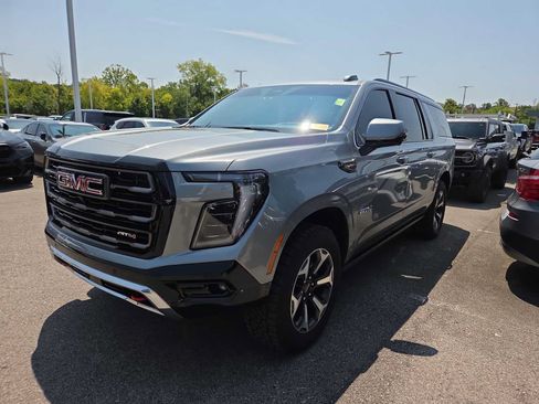 Used 2025 GMC Yukon XL AT4 Ultimate AWD/4WD image 6