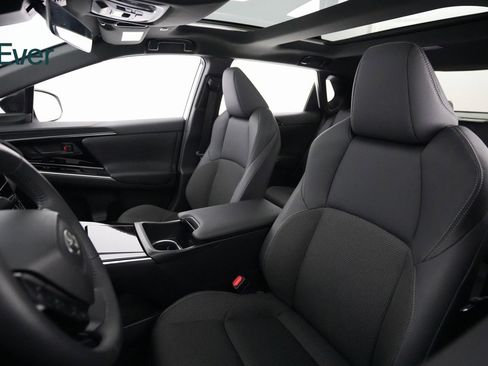 Used 2025 Toyota bZ4X FWD image 7