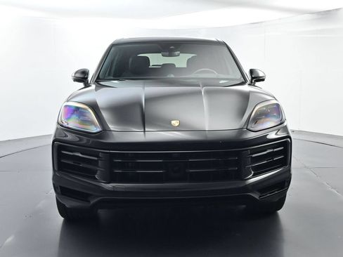 Certified 2025 Porsche Cayenne AWD/4WD image 18