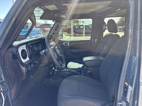 Certified 2024 Jeep Gladiator Sport AWD/4WD image 6