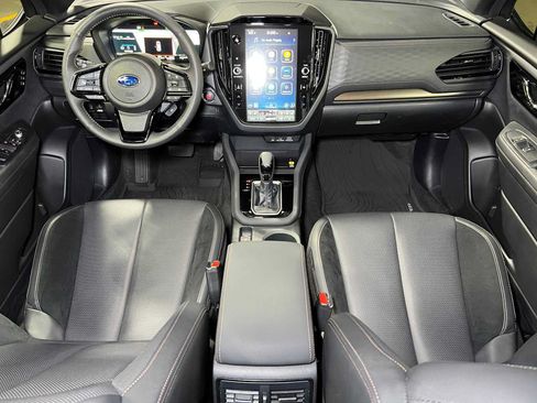 Used 2025 Subaru Forester Touring AWD/4WD image 42