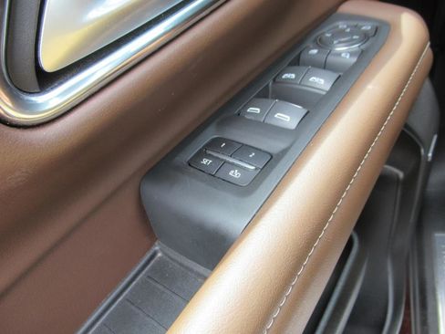 Used 2022 Chevrolet Suburban High Country image 29