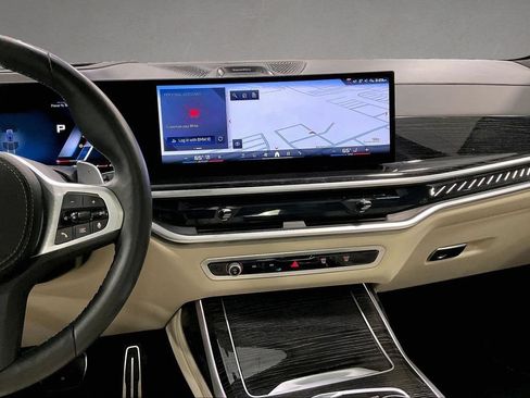 Used 2025 BMW X7 M60i AWD/4WD image 9
