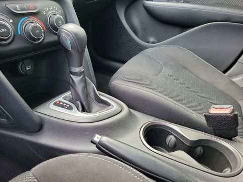 Used 2016 Dodge Dart SXT image 28
