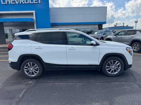 Used 2024 GMC Terrain SLT w/ LPO, Floor Liner Package AWD/4WD image 2