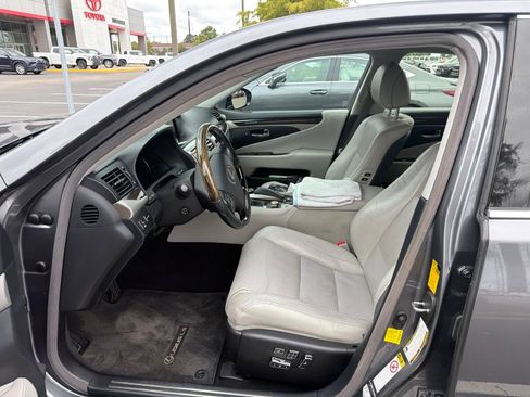 Used 2013 Lexus LS 460 w/ Comfort Pkg RWD image 2