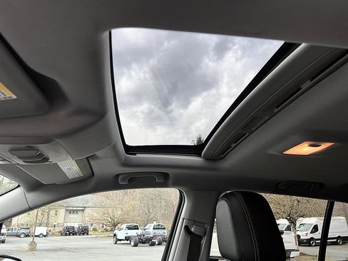 Used 2018 Chevrolet Trax LT w/ Sun & Sound Package image 19