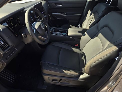 New 2026 Nissan Pathfinder SL w/ SL Premium Package AWD/4WD image 21