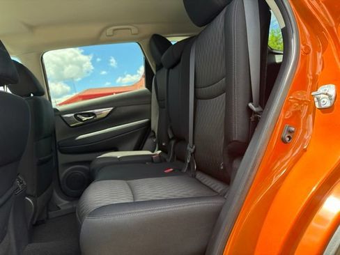 Used 2017 Nissan Rogue S w/ S Appearance Package FWD image 17