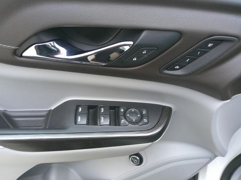 Used 2021 GMC Acadia SLT w/ Technology Package image 18