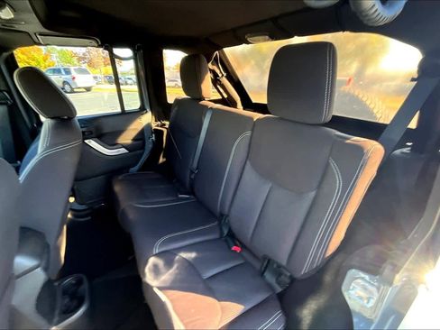 Used 2015 Jeep Wrangler Unlimited Sahara image 20