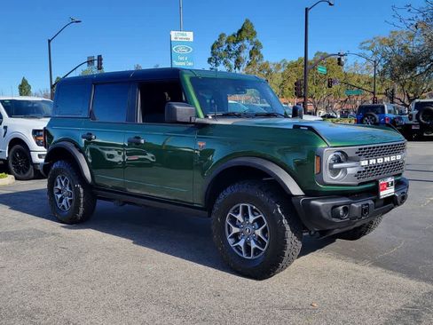 Used 2025 Ford Bronco Badlands image 9