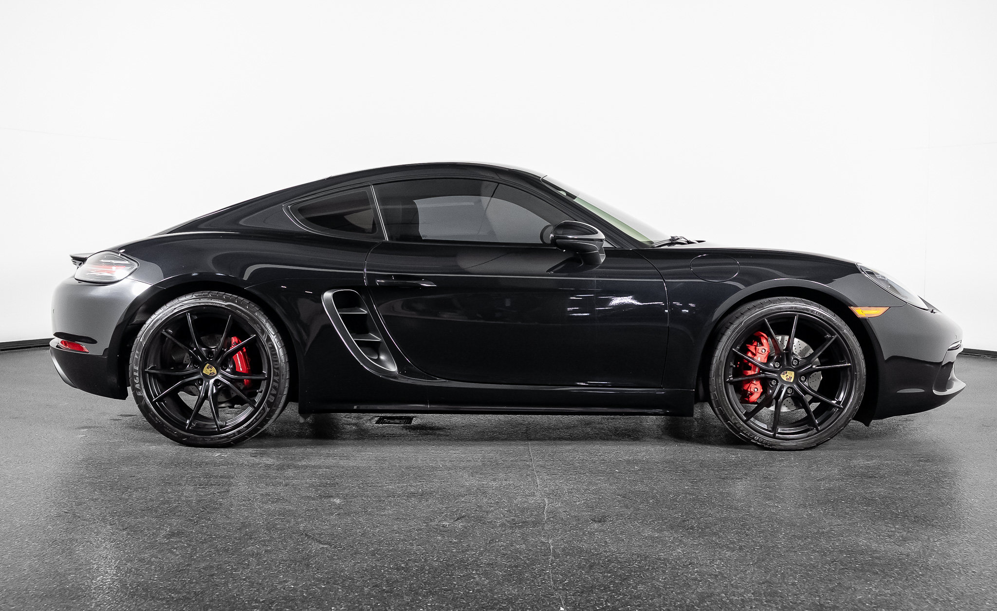 Used 2018 Porsche 718 Cayman S RWD image 28