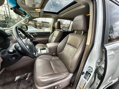 Used 2017 Lexus GX 460 w/ Navigation Package AWD/4WD image 13