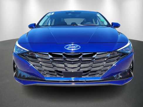 Used 2023 Hyundai Elantra Limited image 2