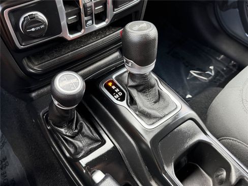 Used 2022 Jeep Wrangler Unlimited Sport AWD/4WD image 24