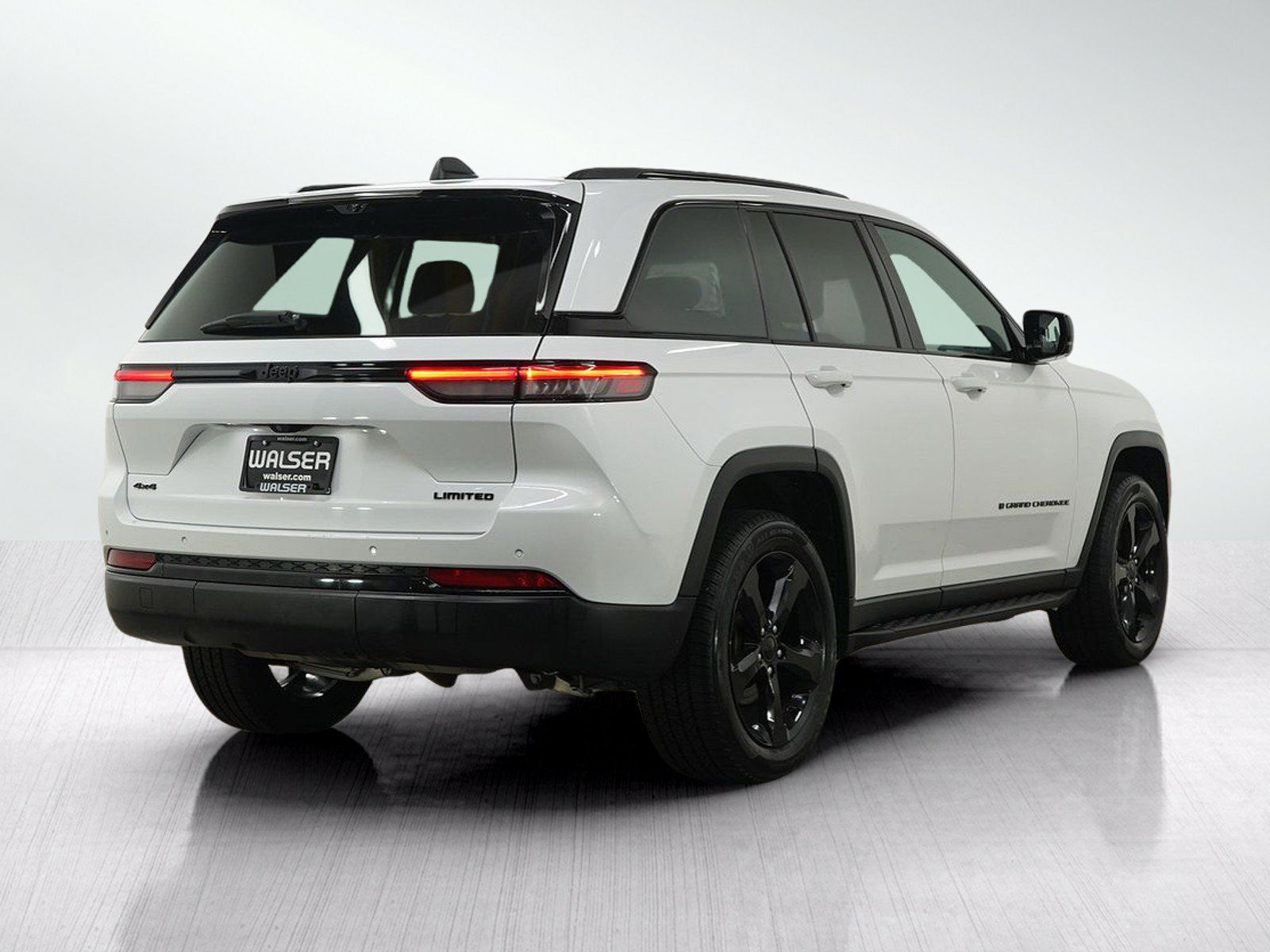 Used 2024 Jeep Grand Cherokee Limited w/ Luxury Tech Group II AWD/4WD image 6