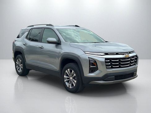 Used 2025 Chevrolet Equinox LT w/ Convenience Package II image 3