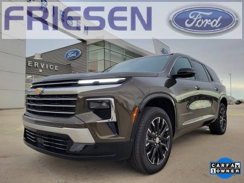 Used 2024 Chevrolet Traverse RS image 1