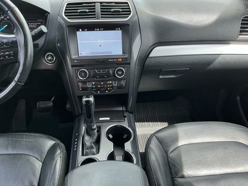 Used 2017 Ford Explorer XLT w/ Equipment Group 202A FWD image 20