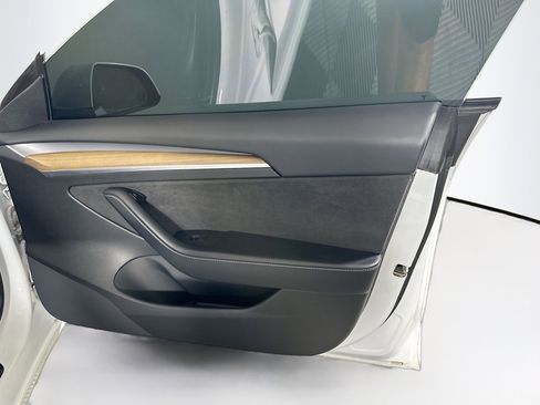 Used 2021 Tesla Model 3 Performance image 31