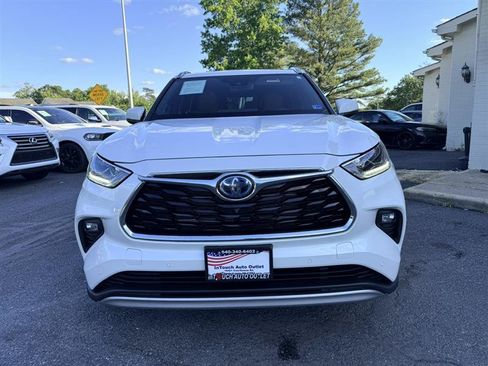 Used 2021 Toyota Highlander Platinum AWD/4WD image 2