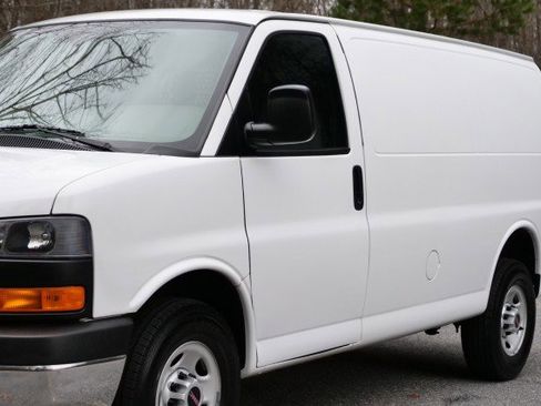Used 2017 GMC Savana 2500 image 32