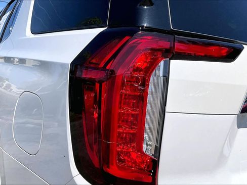 Used 2024 GMC Yukon SLT w/ SLT Luxury Package AWD/4WD image 28
