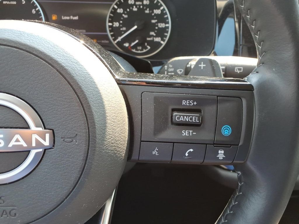 Used 2025 Nissan Pathfinder SL AWD/4WD image 20