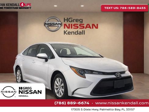 Used 2025 Toyota Corolla LE image 1