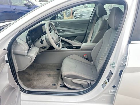 Used 2025 Hyundai Elantra SEL image 28