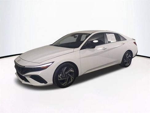 Used 2025 Hyundai Elantra Sport FWD image 9