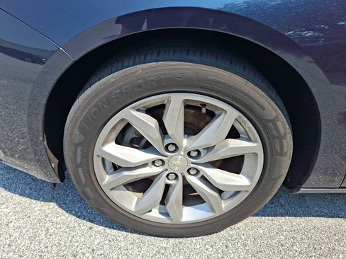 Used 2018 Chevrolet Impala LT FWD image 4