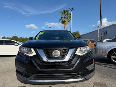 Used 2018 Nissan Rogue SV FWD image 2