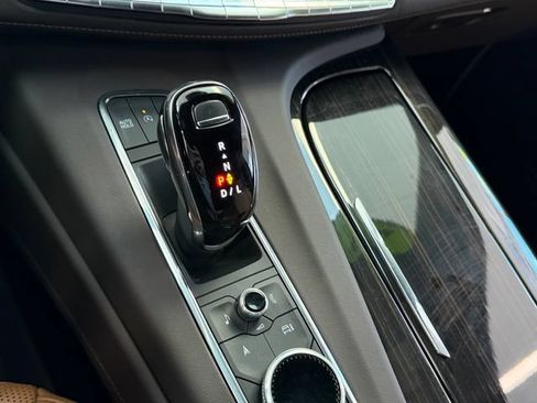 Used 2023 Cadillac Escalade Premium Luxury AWD/4WD image 21