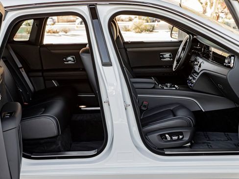 Used 2024 Rolls-Royce Ghost image 27