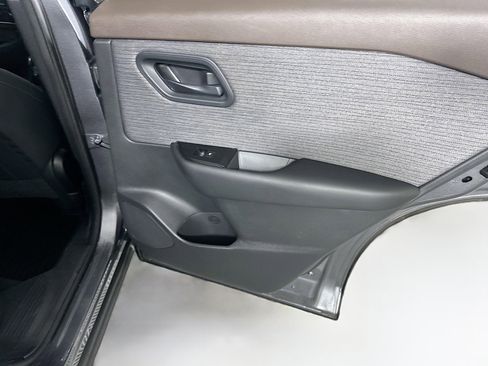 Used 2023 Nissan Rogue S AWD/4WD image 28