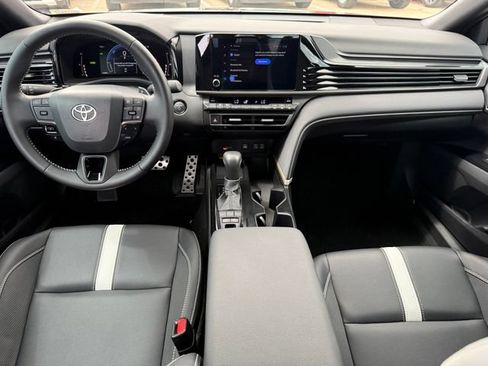 Used 2025 Toyota Camry SE w/ Convenience Package FWD image 22