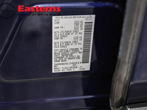 Used 2025 Nissan Pathfinder SV FWD image 6