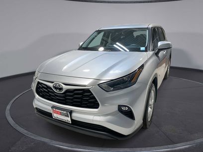 Used 2022 Toyota Highlander LE