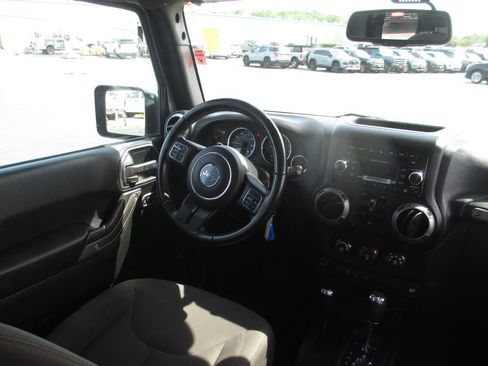 Used 2017 Jeep Wrangler Unlimited Sport AWD/4WD image 19
